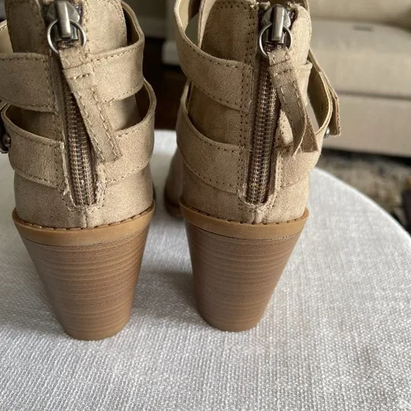 NWOT Sugar Lori booties, size 7.5 - Picture 5 of 8